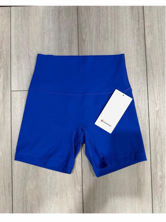 lululemon athletica Pants - lululemon Women’s Align No Line HR Short 6” in Beach Ball Blue  ——  Size 6